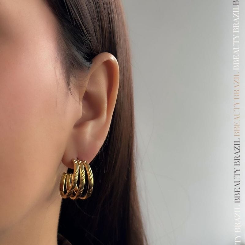Brinco argola tripla marcada dourada em ouro