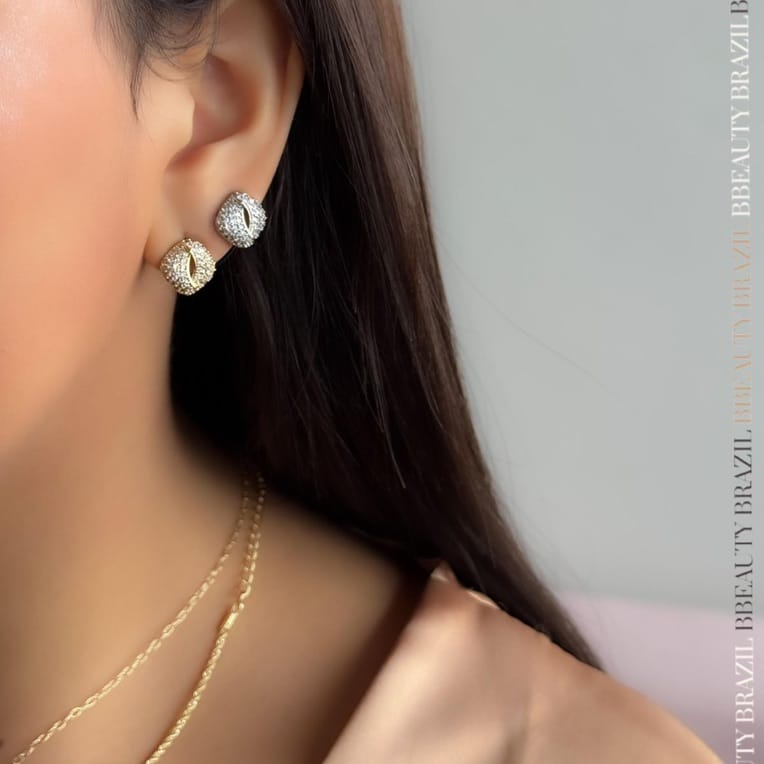 Brinco botton cravejado em ródio