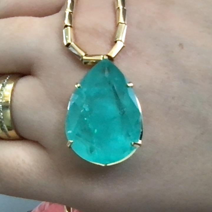 Colar cápsula com gotas verde G fusion em ródio branco