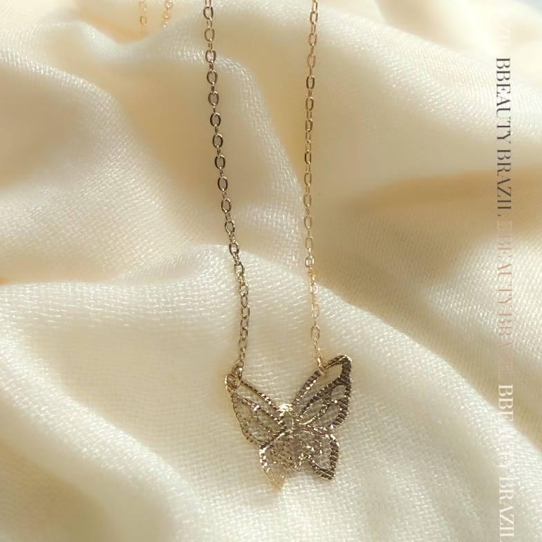 Colar borboleta vazada em ouro